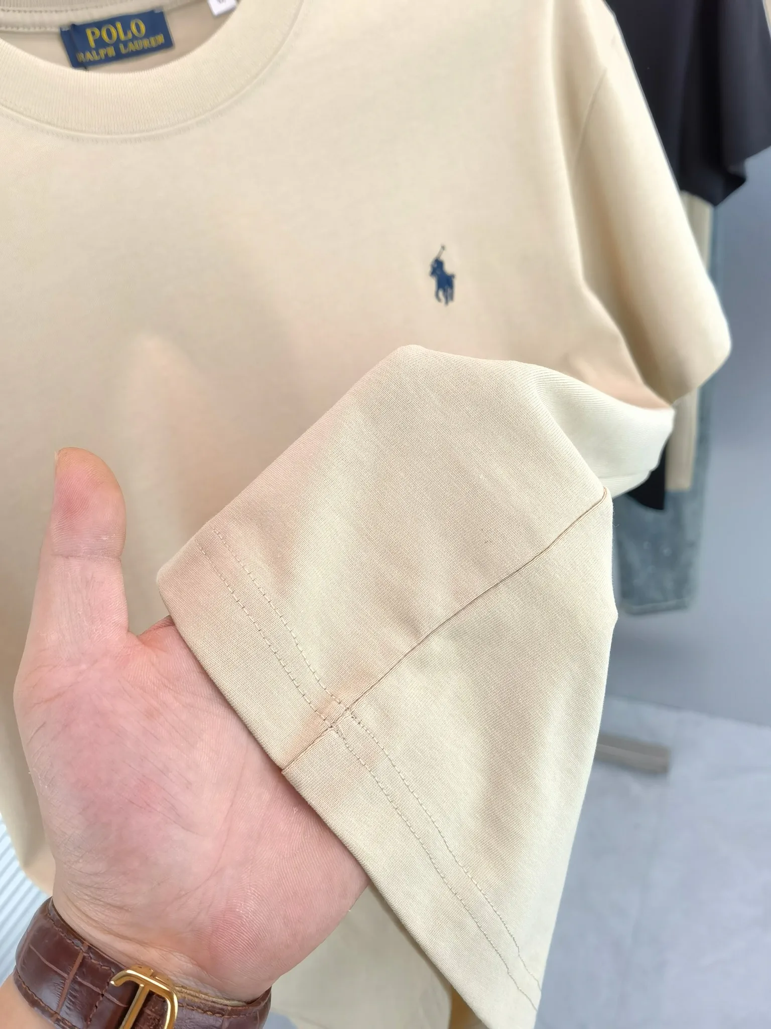 P170 🌸🌸🌸 Ralph Lauren Polo (available all year round) short-sleeved T-shirt 280g, couples style, same style for men and women. Made of imported custom dyed fabric, fashionable yet luxurious. The quality is unquestionable. The upper body effect is great💂🏿 The single product is very unique. Color: Picture color (7 colors) Size: M ~ 2xL